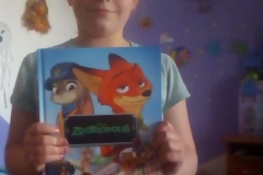 Sabinka čte Zootropolis